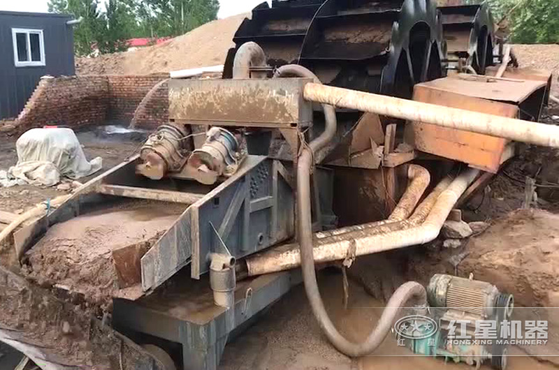 輪斗式洗沙機(jī)工作現(xiàn)場(chǎng)