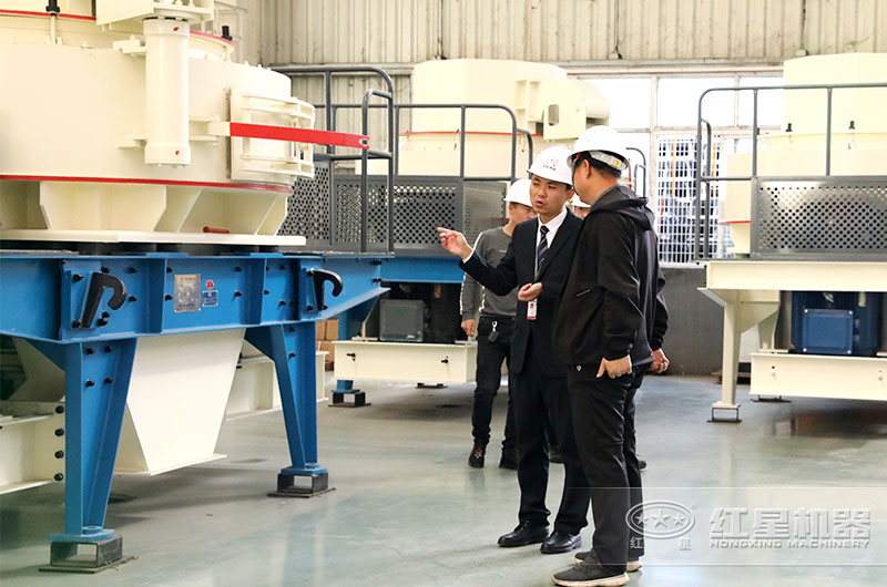 用戶參觀設備現(xiàn)場 用戶參觀設備現(xiàn)場