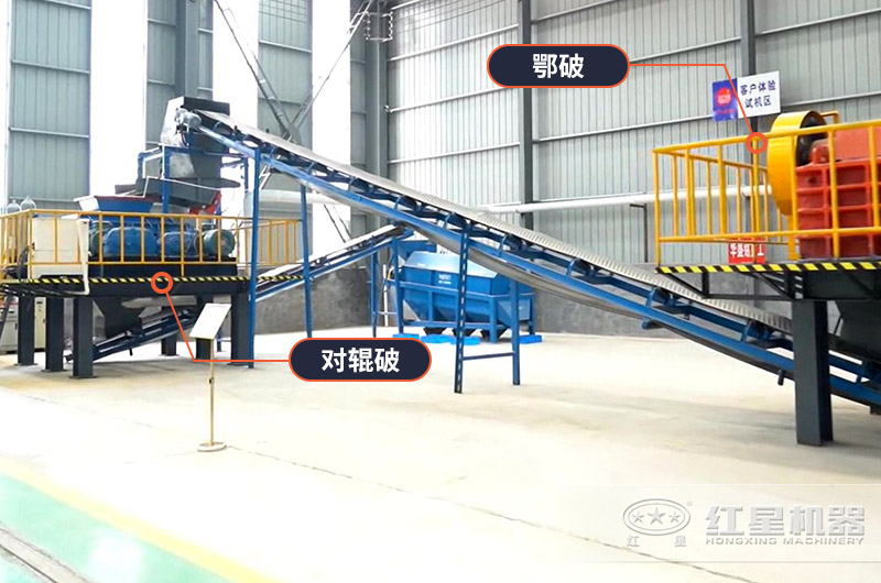 小型鵝卵石粉碎現(xiàn)場