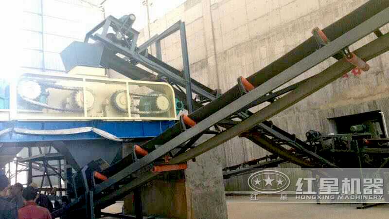 對輥粉碎機現(xiàn)場