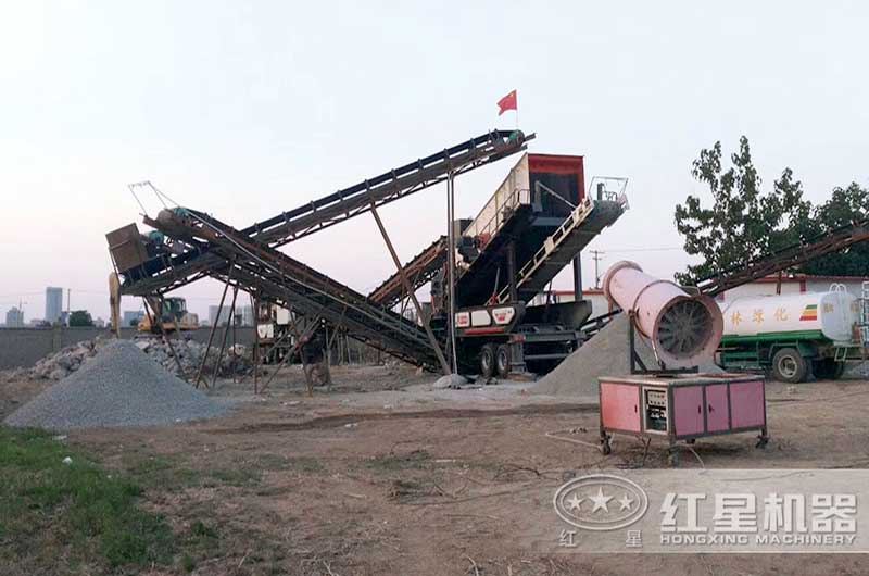 多個(gè)城市都在推廣使用移動(dòng)破碎機(jī)