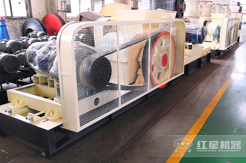 對輥式制砂機發(fā)貨 對輥式制砂機發(fā)貨