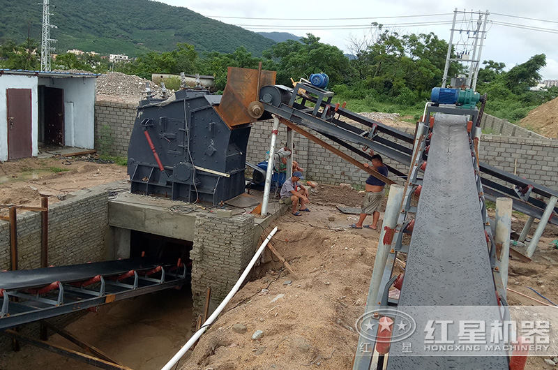 反擊破碎機碎石現(xiàn)場 反擊破碎機碎石現(xiàn)場