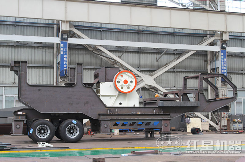 顎式移動(dòng)破碎機(jī)車(chē)間安裝現(xiàn)場(chǎng) 顎式移動(dòng)破碎機(jī)車(chē)間安裝現(xiàn)場(chǎng)