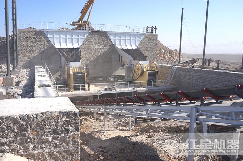 砂巖破碎機(jī)作業(yè)現(xiàn)場(chǎng) 砂巖破碎機(jī)作業(yè)現(xiàn)場(chǎng)